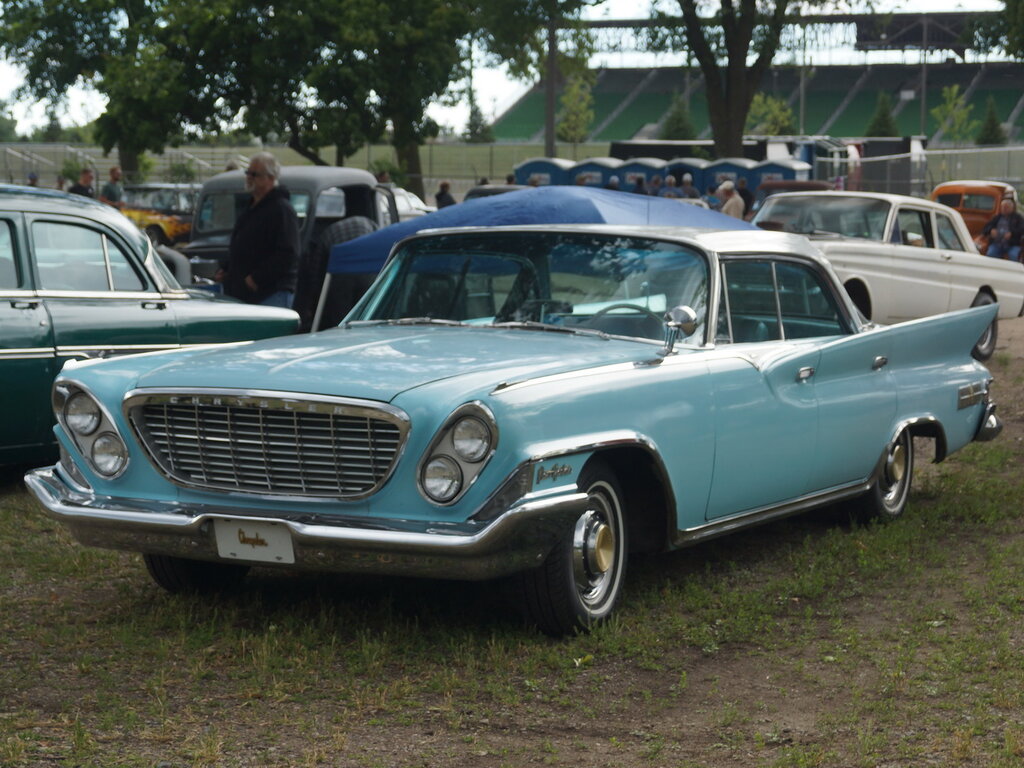 Chrysler New Yorker (H833, H834) 6 поколение, рестайлинг, седан (11.1960 - 09.1961)